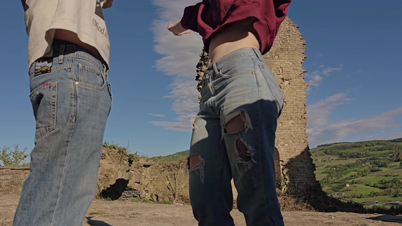Tate: Une pute amateur veut une bite dans une gorge profonde...