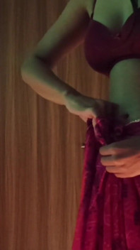 Trajo el caliente bhabhi de gaon a la ciudad y tuvo sexo