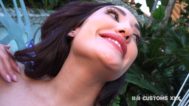 1111CustomsXXX: La provocante all'aperto di chloe Amour 1111 Costumi XXX