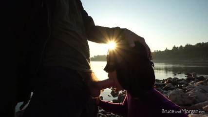 Bruce-and-Morgan: Sunrise sex - Piscio all'aperto!