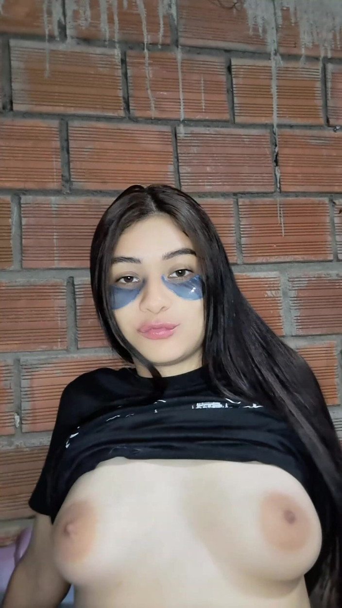 Yulieth Gomez: Yulieth快速而深地射在热辣的阴户上