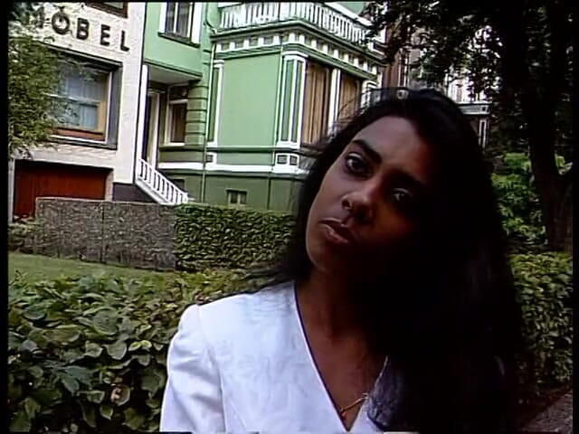 Lucky Cooch: Sexy ragazza ebano al colloquio all'aperto