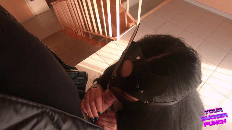 YSP Studio: Blowjob berisiko di tangga mal
