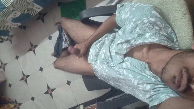 Suhas: Middernachtmasturbatie door Zuid-Indische jongen