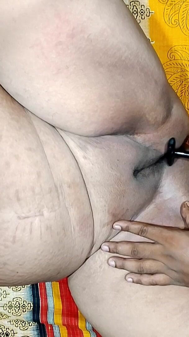 BdSex1656: Taglia la figa dei capelli della bhabi ka del villaggio