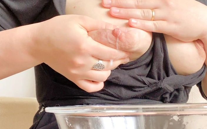 April Bigass: Extracting Milk From My Two Tits with My Two Hands!!! 300cc