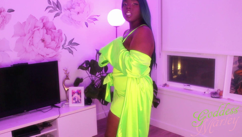 Goddess Marley: Green Turns Me on