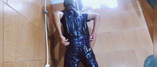 Stink HairyMale: Mandi dengan pakaian