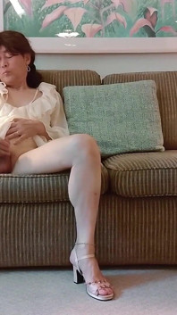 Pai-Chan Lonely în camera de hotel a Iubirii