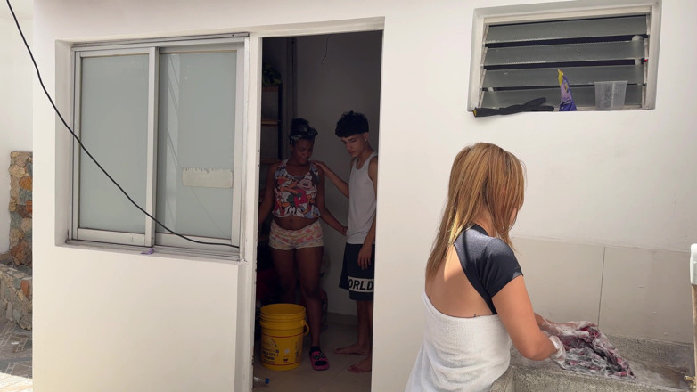 katyJay: Využívám toho, že moje nevlastní matka je rozptýlena a tajně tvrdě šukám...