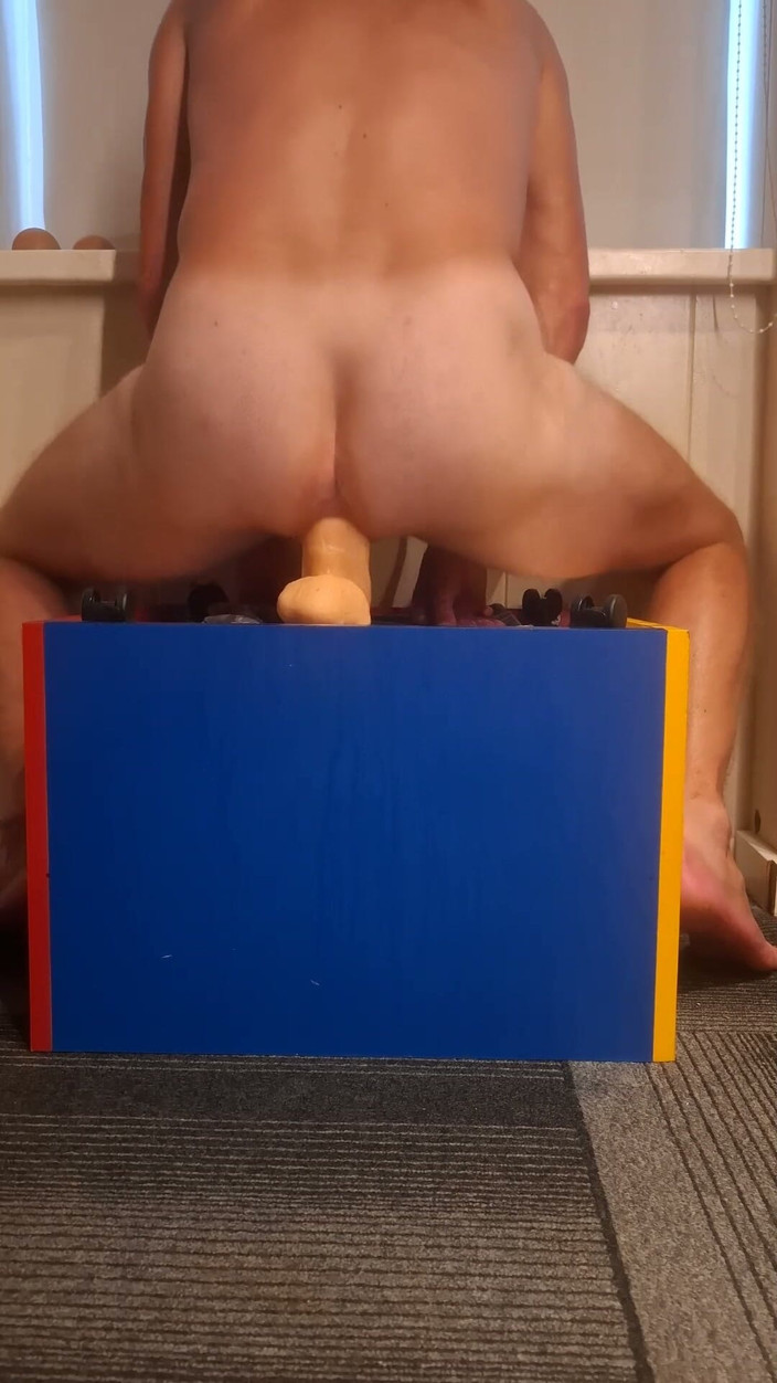 NoFace Twink X: Hot Twink Riding Xl 30cm Dildo 6cm Diameter Deep Anal Stretch