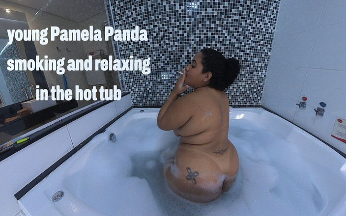 barbanegrazponto1onepov: Unga Pamela Panda röker och kopplar av i badtunnan
