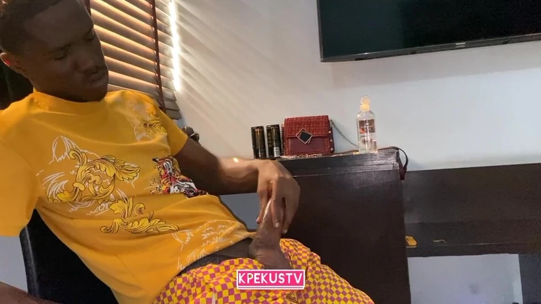 Kpekus Tv: कामुक काली कमसिन एक साथ हस्तमैथुन कर रही है