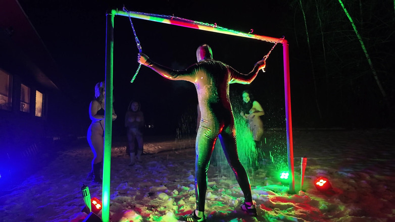 Domina Dark: Snowball Fun