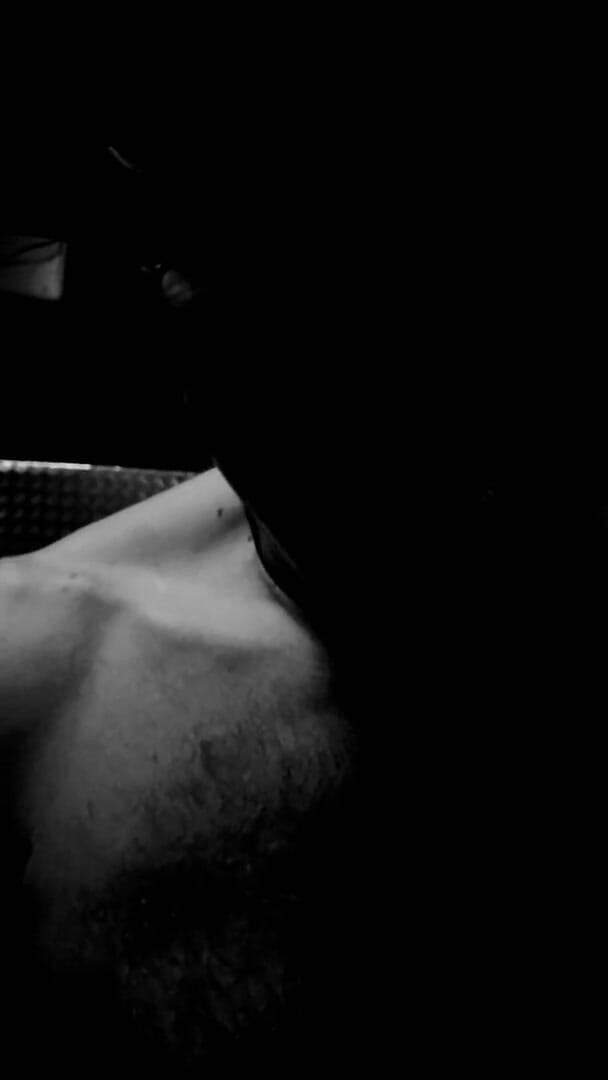 Donshimoda: Une étudiante française sexy se fait modèle en latex perverse