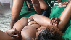 WORLDWIDEPRODUCTIONS: Sexy submisivní děvka otevírá svou mokrou kundičku, aby byla použita...