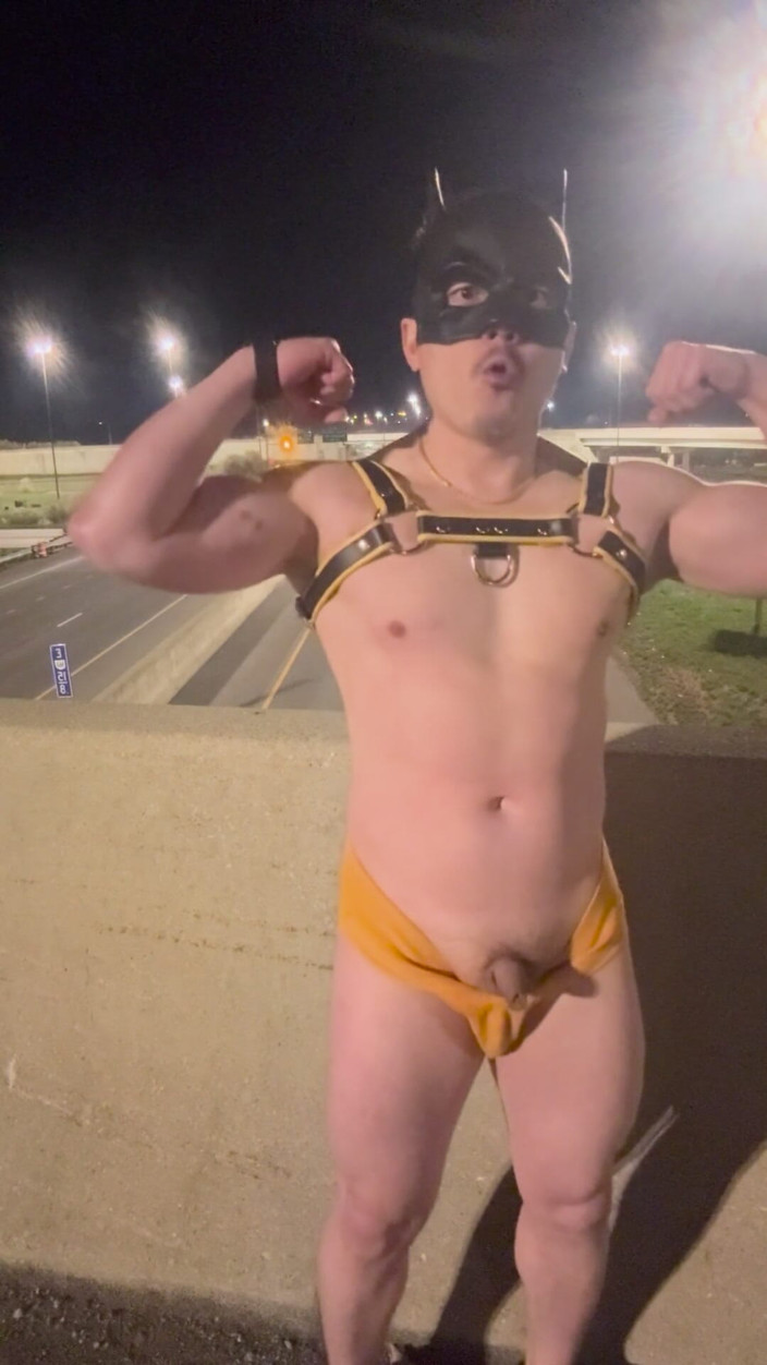 Barenakedmuscles: Notte muscle king: fusto asiatico in finta pelle &amp; sospensore possiede...