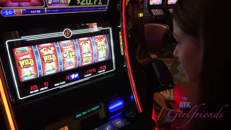 ATK Fans (Girlfriends): Virtual vacation in Las Vegas with Willow Hayes 1/3
