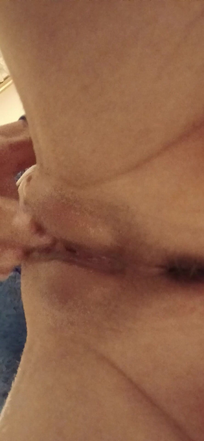 Lesbian-candys: 濡れて締まったマンコをオーガズムまでオナニーします