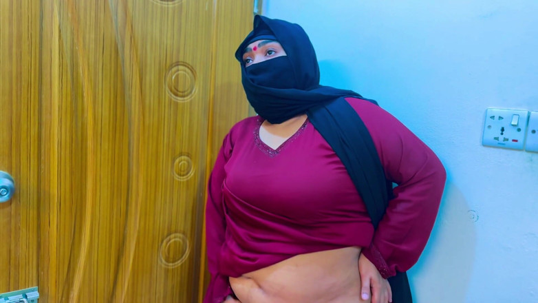 Aria Mia: Ateşli hizmetçi ofiste işten sonra seksin tadını çıkarıyor - Suudi Arabistan'da Müslüman...