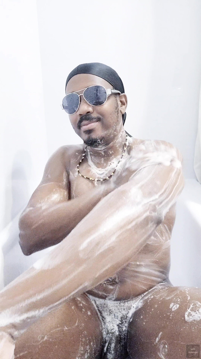 Soft Soleman: Biorę prysznic (bez ubrań) (2025)