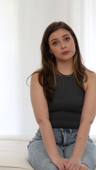 Menina ao lado tem um segredinho ...
