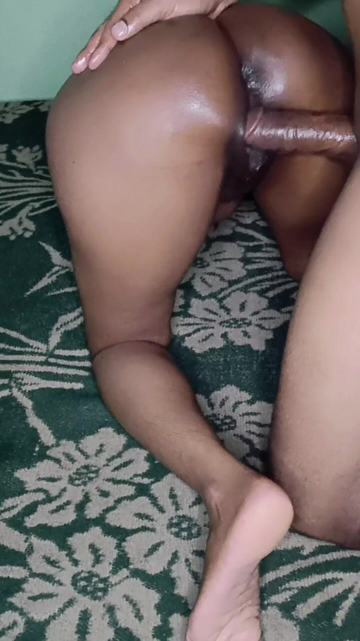 Sana621: 被丈夫后入并在家拍摄