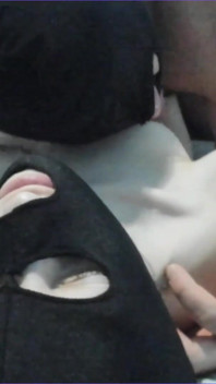 Il mio ragazzo lecca le mie tette e delizia sensualmente i miei capezzoli