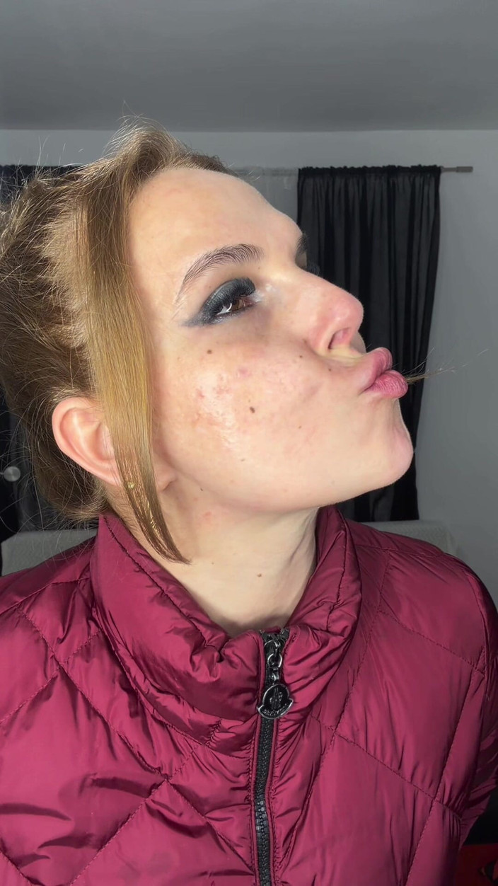 Emeli: Zuckte lippen