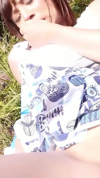 Zierliche japanische stiefschwederin verführt zur Entjungferung, Outdoor-fick während Urlaubsreise in unzensiertem JAV-Porno