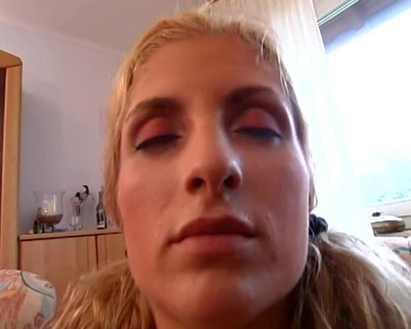 German Amateur Videos: Голодна до члена падчерка німецька тінка радує вітчима