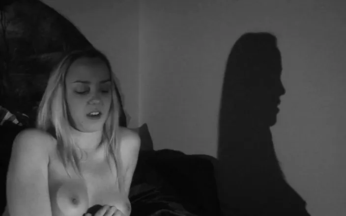 Toy Sluts: Blonde beauty controlling orgasm