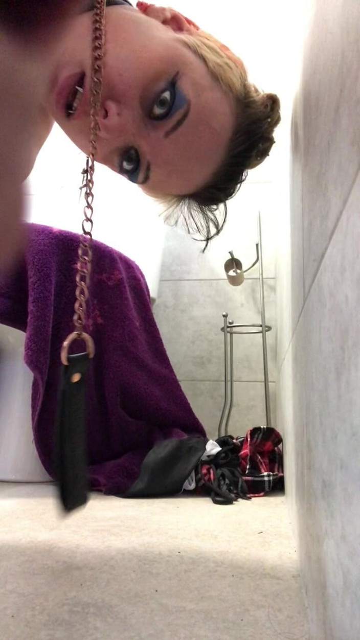 Glitter queen: Školačka bičuje límec nevlastního nevlastního otce Talk BJ