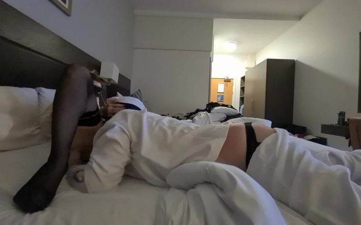 Anal Fetish Couple: 교복을 입은 사람에게 다리를 벌리는 핫한 아마추어 Nympo