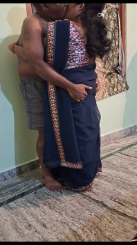 Wife in Saree Sex with Neighbour