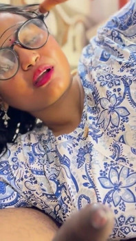 Desi India adik tiri memancut syahwat seks video hindi