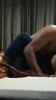 Sám doma přítel na zavolání, pojď mě ošukat