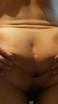 Titus Low mostra sua bunda e se masturba