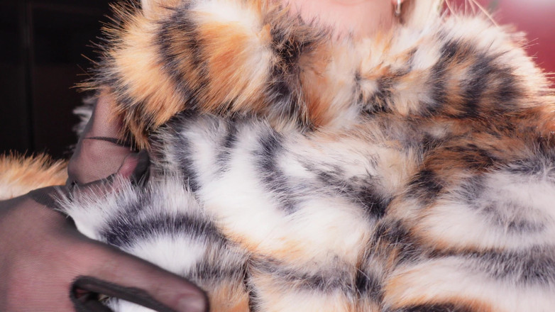 Arya Grander: Heiße pelzmantel-sammlung - teil 3. Fetisch-MILf arya grander