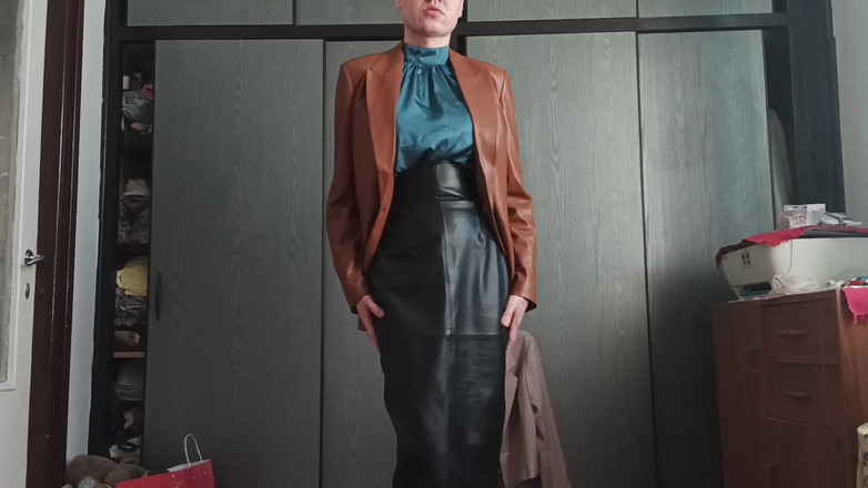 Governess Victorian fashion glamour: Já chodím v kožené sukni