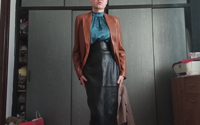 Governess Victorian fashion glamour: Eu mergând în fustă de piele