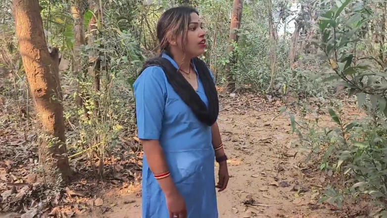 Sona bhabhi: Fată studentă Odia se fute dur cu iubitul ei în pădure,...