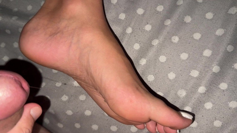 Emmy Kelle: 足の裏にイくのが止まらない