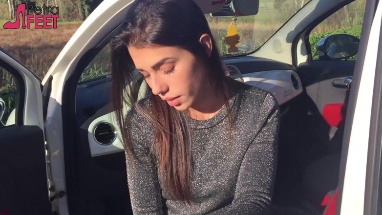 Smokin Fetish: Splendida ragazza fuma un sigaro all'aperto