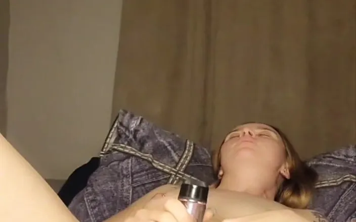 XieXie: Panties to the Side, Feet up and Squirt Out