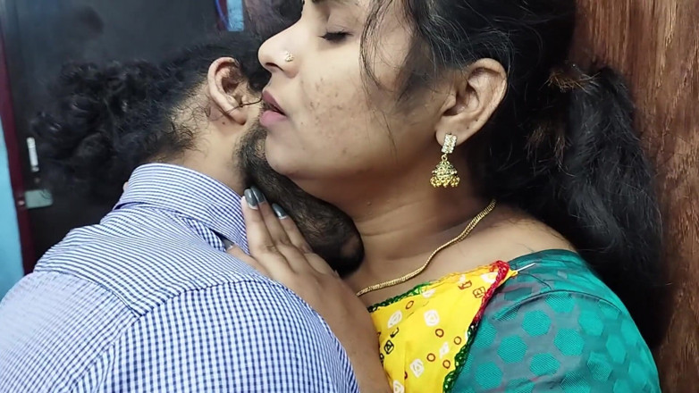 Vaishnavysharunraj: Mallu Hot Girl Half Saree Romance with Lip Lock, Desi...