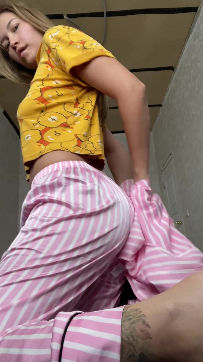 Stacy_via: 러시아 금발의 딱딱한 항문, 매우 탄탄한 엉덩이