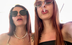 Petite Princesses Femdom: Princesses kira dan sofi - wanita dominan di luar ruangan - pov
