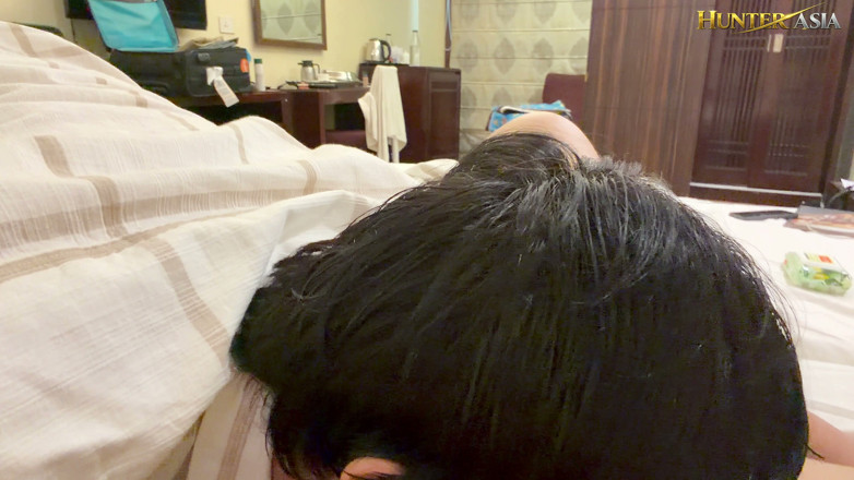 hunter Asia: Young Guy Records His Romantic Sex with His MILF Girlfriend