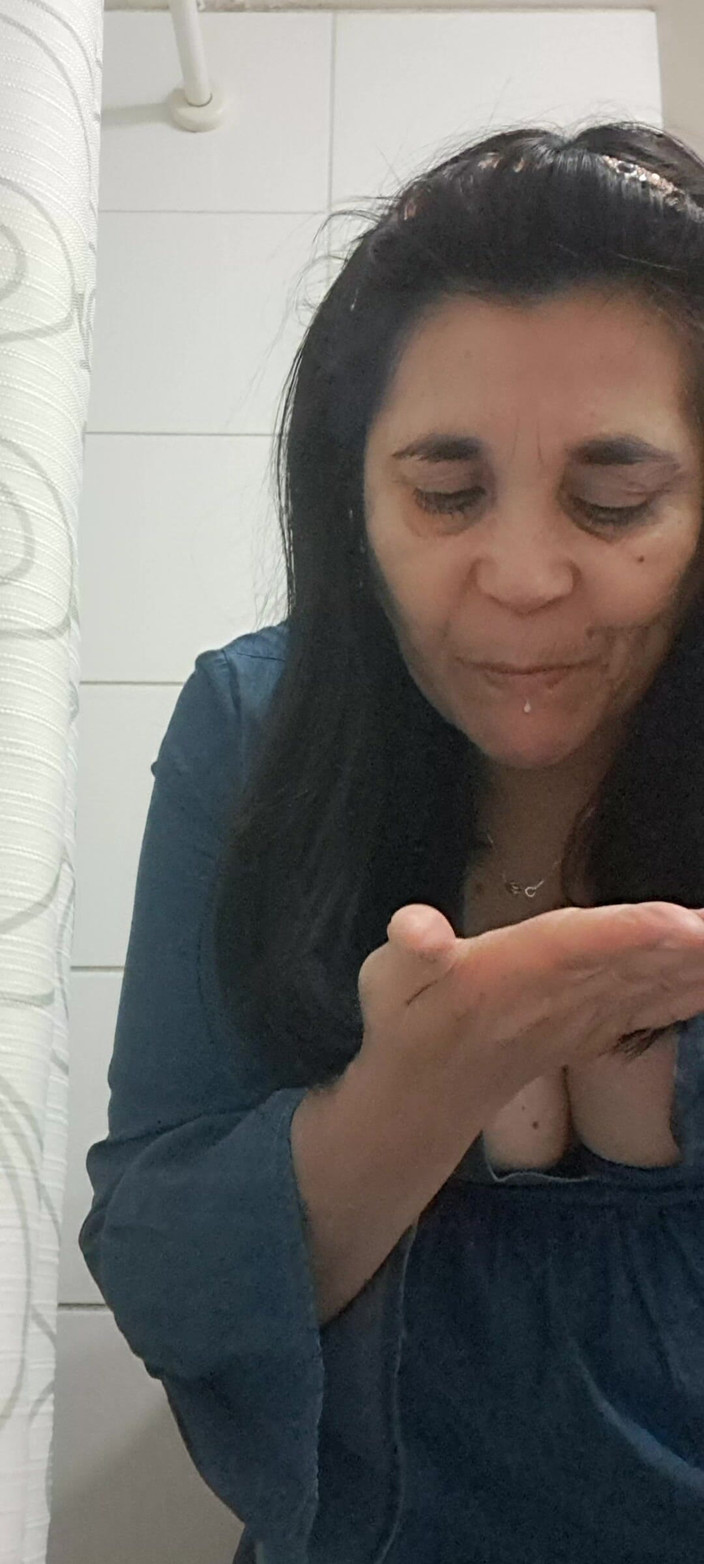 Mommy big hairy pussy: I badrummet vill du se mig, jag är het